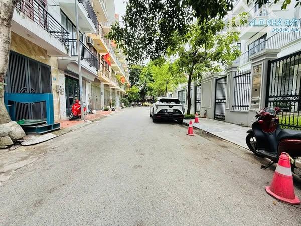 NHÀ ĐẸP NAM LA KHÊ, HÀ ĐÔNG – PHÂN LÔ – VỈA HÈ Ô TÔ TRÁNH – GIÁ SIÊU HỜI