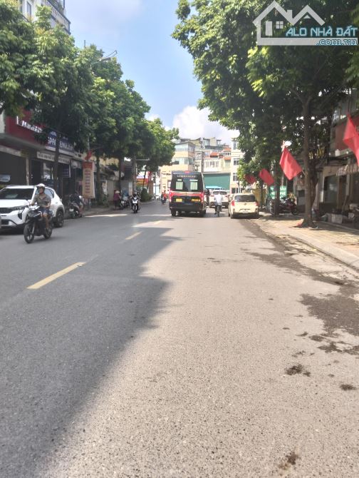 HOÀNG HOA THÁM, BA ĐÌNH,MẶT TIỀN 4,2M,  TẦNG, DT 38M2, GI.Á CHỈ NHỈNH 11 T.Ỷ💕