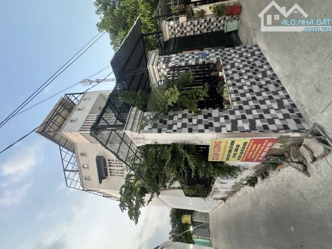 NHÀ VƯỜN GÓC 2 MẶT TIỀN - 1 TRỆT, 1 LẦU, SÂN THƯỢNG  - Diện tích đất: 93m2 ngang 5,5 x17