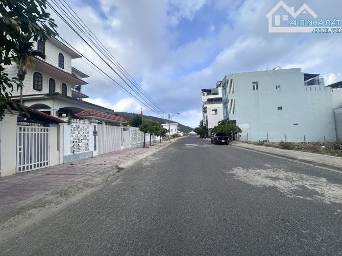 BÁN LÔ ĐẤT BIỆT THỰ ĐẸP HƯỚNG BIỂN, GẦN ĐƯỜNG PHẠM VĂN ĐỒNG NHA TRANG. Giá 15.5 tỷ - 1