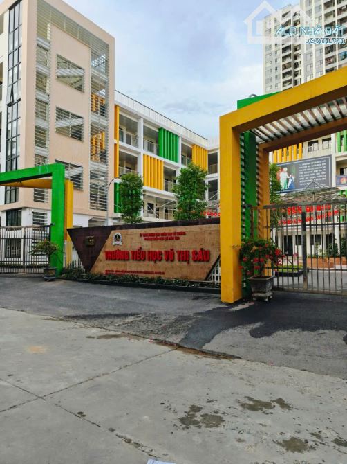 10,5 tỷ, 57m2, 4 tầng nhà dân xây Minh Khai, hàng xóm Timecity, nhà đẹp, rộng, giá rẻ