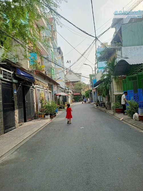 Cần bán gấp nhà hẻm ô tô Trường Chinh Q.12, 52m², 2 tầng, giá chỉ 4.2 tỷ