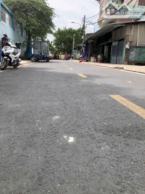 TAM BÌNH NHÀ 3 TẦNG ĐƯỜNG RỘNG 8 M DT 92 M2 GIÁ 6,5 TỶ TL