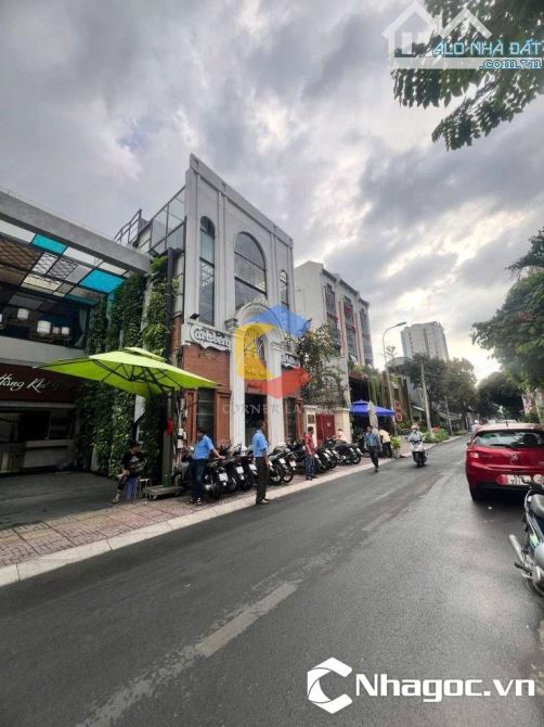 Siêu VIP Nhà Mặt Tiền Nguyễn Thị Diệu P.VTS Quận 3, DT:11x33m 3 Tầng HĐT:180tr Giá:90Tỷ