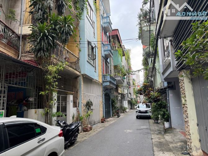 Bán Đất tặng nhà 3 tầng cũ tại ngõ 66 phố Yên Lạc, 80m2, MT:5.2m, Ô Tô Tránh, Giá 25 tỷ.