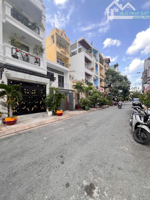 Bán nhà riêng quận Tân Bình - Hẻm 8m đường Nguyễn Đình Khơi. DT 4.2x17m. Giá 13.7 tỷ
