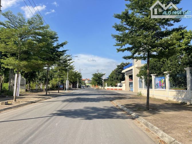 BÁN ĐẤT ĐẤU GIÁ PHÂN LÔ VỈA HÈ ĐƯỜNG NHỰA MẶT TIỀN RỘNG DÔNG MỸ 10.2 TỶ