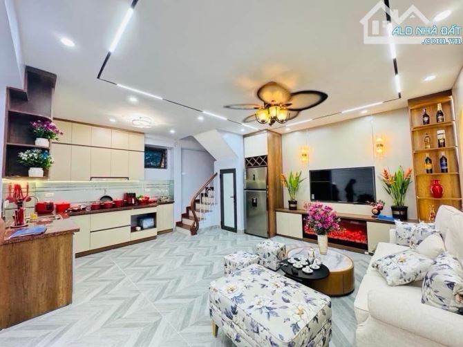 Bán nhà Cổ Nhuế, 35m-5tầng, MT 5.8m, nhà đẹp ở sướng, Full nội thất, sát ô tô