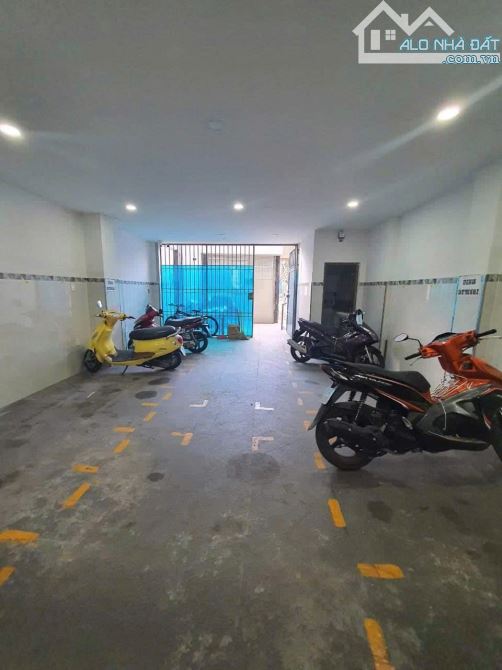TOÀ CHDV TRẦN BÁ GIAO - 6 TẦNG BTCT 10PN - NGANG 5.5M THANG MÁY - THU 60TR/TH - GIÁ 20.X T