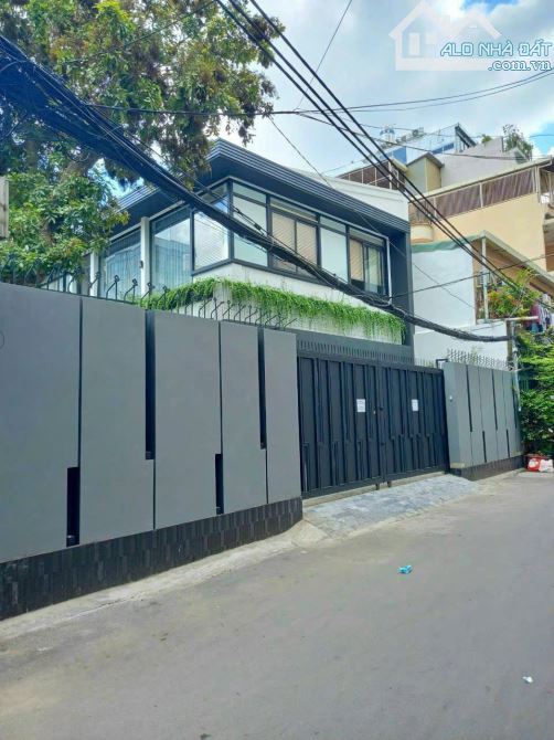 Khuôn đất Hiếm Thông ra Trần Hưng Đạo Q.1, 14×20 nở hậu 20m - CN: 320 m2- Giá: 265 Tr/m2