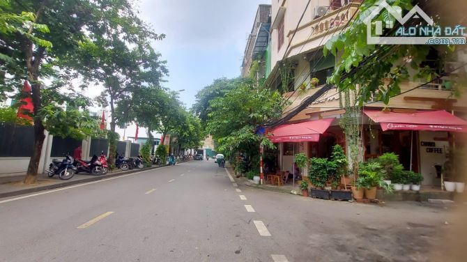 Bán nhà Phố Hoàng Cầu Đống Đa, 56m2, 4 tầng, ô tô tránh, kinh doanh, giá 26.5 tỷ
