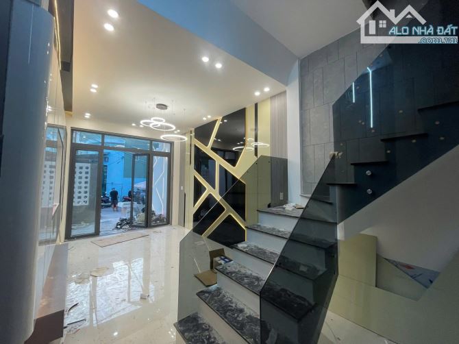 Bán nhà mặt tiền Hoàng Hoa Thám mới 100%. 70m2 giá 3tỷ5