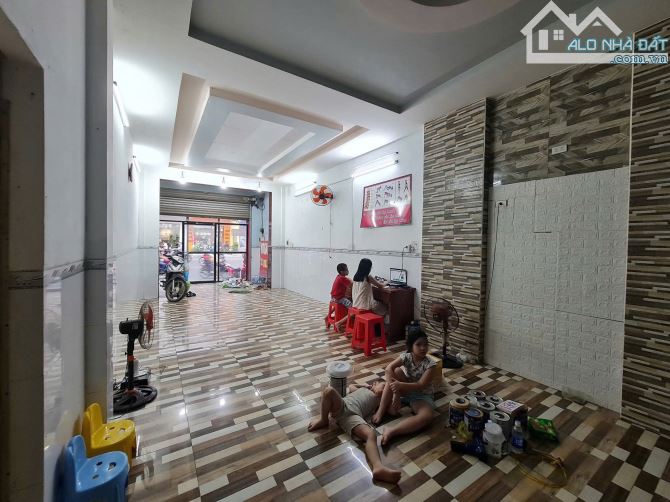 Cho thuê mặt bằng đường Phạm Văn Thuận giá hợp lý