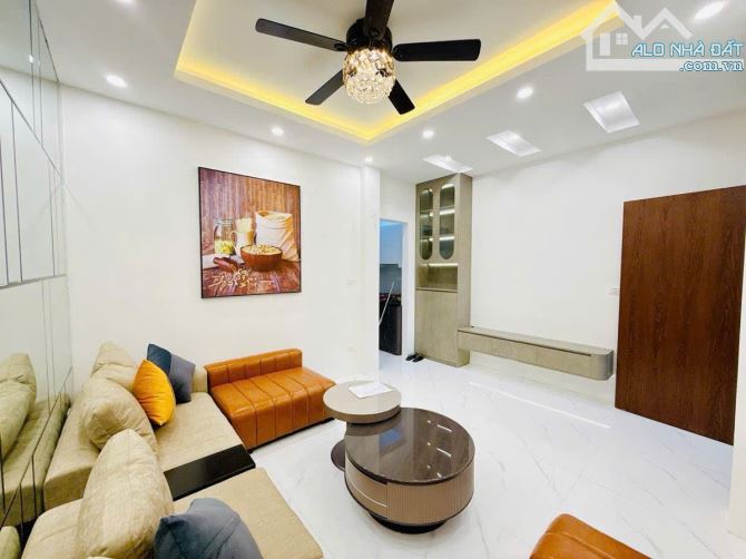 BÁN NHÀ TẬP THỂ KỸ THUẬT QUÂN SỰ - HOÀNG QUỐC VIỆT - 70M2, 2 NGỦ - 3,98 TỶ