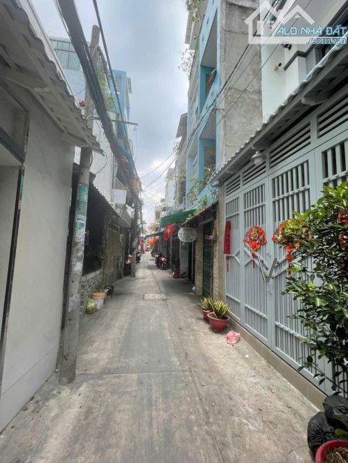 Phạm Thế Hiển, P3, Q8. DT 3,7 x 15, hậu 4m. Giá 5,5 tỷ TL.  Mô tả:- Vị trí: hẻm thông
