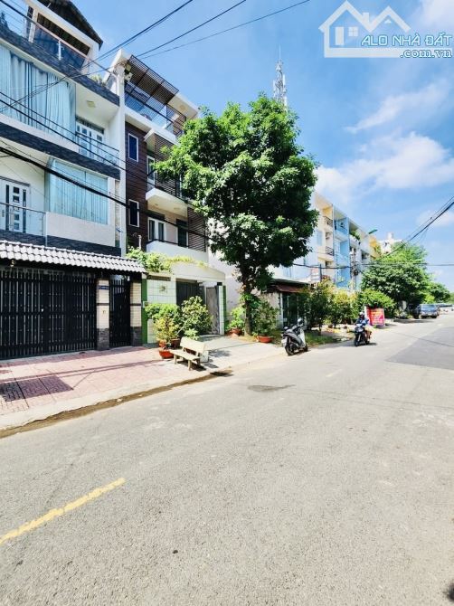 Khu Tên Lửa - Đi bộ đến Aeon Mall - 4 tầng - 100m² - 10PN - Dòng tiền 50 triệu/ tháng