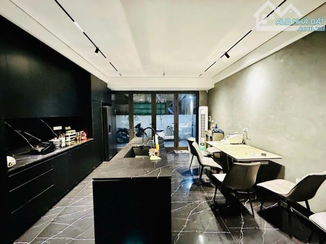 BÁN NHÀ SÁT PHỐ NGUYỄN VĂN CỪ - LONG BIÊN, 40M2, GIÁ 13,5 TỶ
