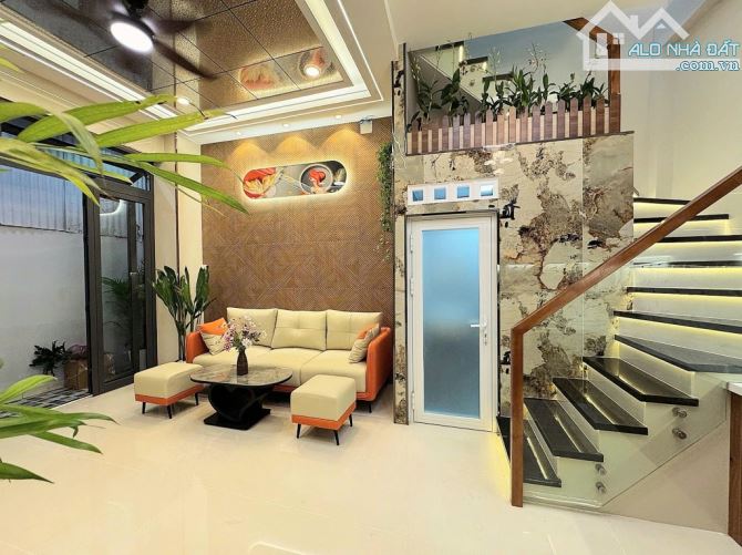 NHÀ ĐẸP LUNG LINH - 3 TẦNG - 4PN - NGAY TRUNG TÂM Q6 - PHƯỜNG 8 - GIÁ NHỈNH 4 TỈ