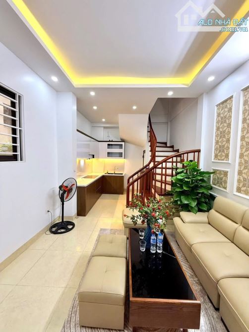 BÁN GẤP CĂN NHÀ PHÁO ĐÀI LÁNG - MẶT NGÕ THÔNG - KINH DOANH NHỎ - LÔ GÓC 2 THOÁNG