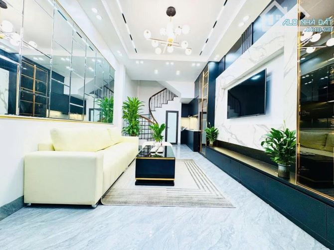 PHÂN LÔ NGUYỄN VĂN TRỖI – QUẬN THANH XUÂN – CÁCH OTO 10M – DT 35M – 4TANG – NHINH 7 TY
