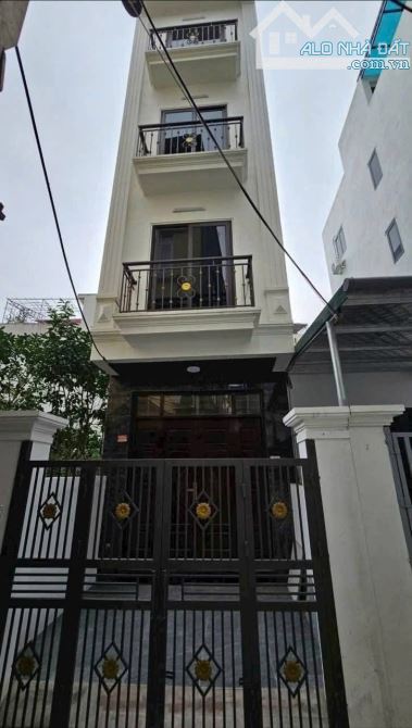 HƠN 4 TỶ SỞ HỮU NGAY CĂN NHÀ 3 TẦNG 65M2 - SÂN CỬA ĐỘC LẬP - Ô TÔ ĐỖ GẦN NGAY ĐH THÀNH ĐÔ