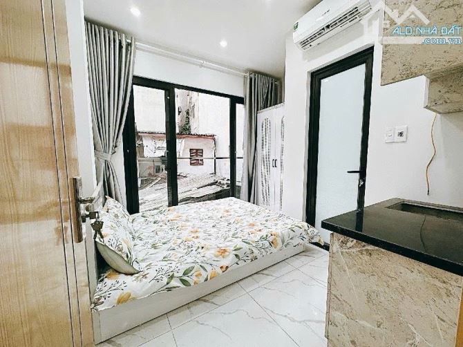 CCMN mới xây Cầu Giấy 50m² x 6T, thu nhập cao, full NT, giá chỉ 11.98 tỷ