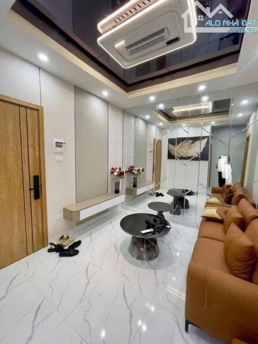 CẦN BÁN CĂN HỘ TẬP THỂ NGUYỄN KHÁNH TOÀN CẦU GIẤY 60m, 3N, FULL NỘI THẤT, giá 3,8tỷ