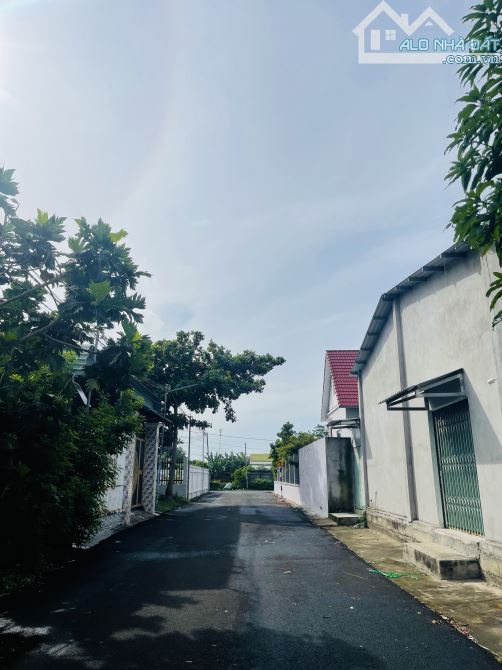 Nhánh Đường 31  Tân Hưng (phường Long Hương, tp HCM) - Dt 10x27, có 100tc - Giá bán 2.8 tỷ