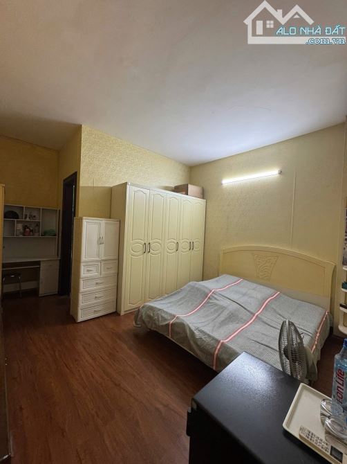 Bán nhà Đống Đa - Láng Hạ, 60m2 x 4 tầng, MT 4.4m, giá 15 tỷ, 15m ra phố, ô tô đỗ cửa