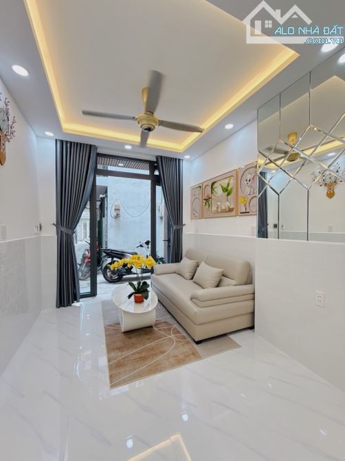 NHÀ ĐẸP Ở Ngay TÂN PHÚ giáp Tân Bình 3 TẦNG ĐÚC Full NỘI THẤT 3x tỉ