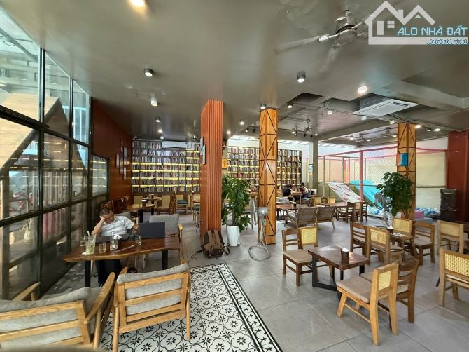 CẦN BÁN GẤP. Biệt Thự KĐT Văn Khê Lô góc dt:298m2 x 3 Tầng Mt:32m Giá chào bán  92 tỷ