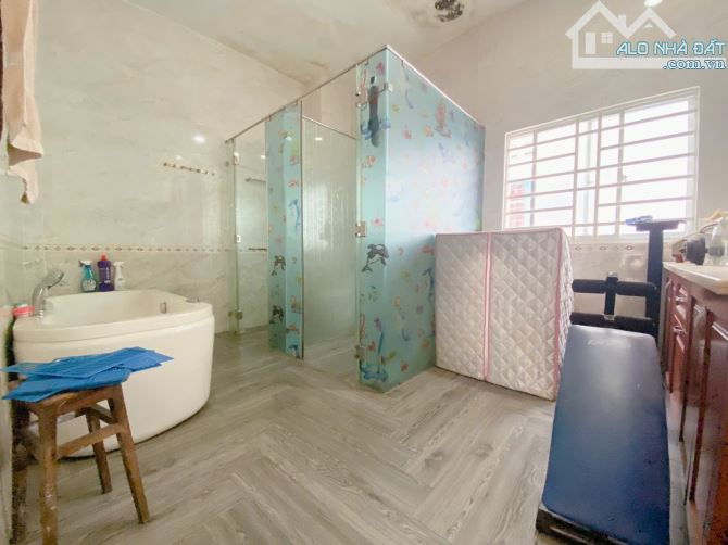 Bán nhà Nguyễn Thị Nhỏ, gần Nguyễn Chí Thanh, 3/2, 3x36m, 4 Tầng - 7PN, giảm 22,9 tỷ