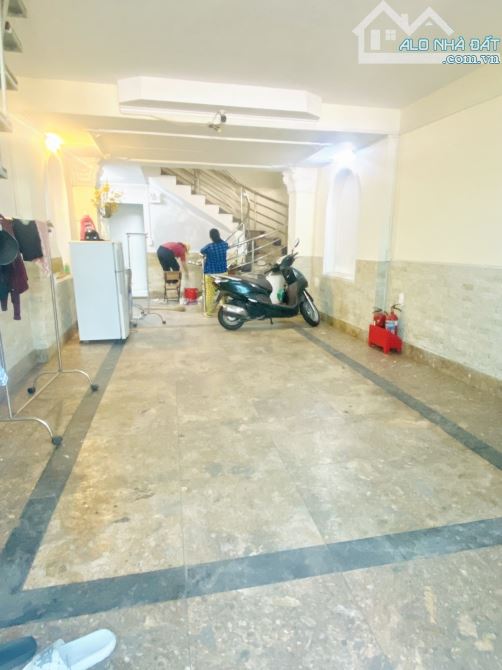 HẺM Ô TÔ 7 CHỖ TRÁNH CMT8 QUẬN 10 - 96M - 3 TẦNG - 10PN - CHO THUÊ 50TR - CHỈ 15.5 TỶ.
