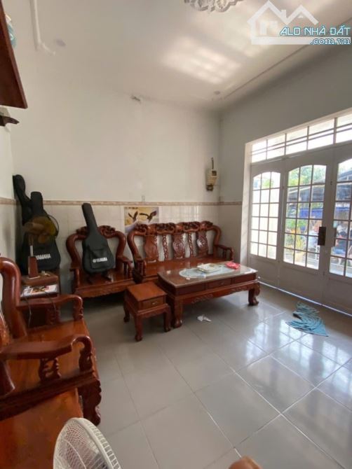 Bán nhà RẺ NHẤT Dĩ An,SHR thổ cư đường xe hơi,giá rẻ cho nhà đầu tư