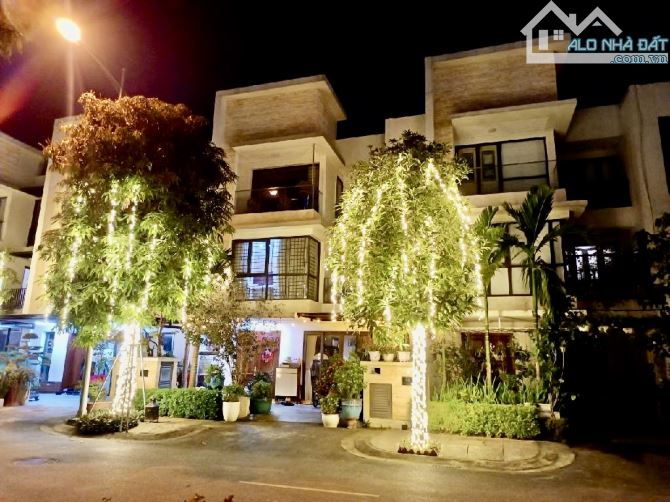 Bán Gấp Biệt Thự Lk Thạch Bàn 144m2-hơn 27 tỷ-FULL NỘI THẤT-chỉ 190/M2-VỊ TRÍ ĐẸP-GIÁ TỐT-