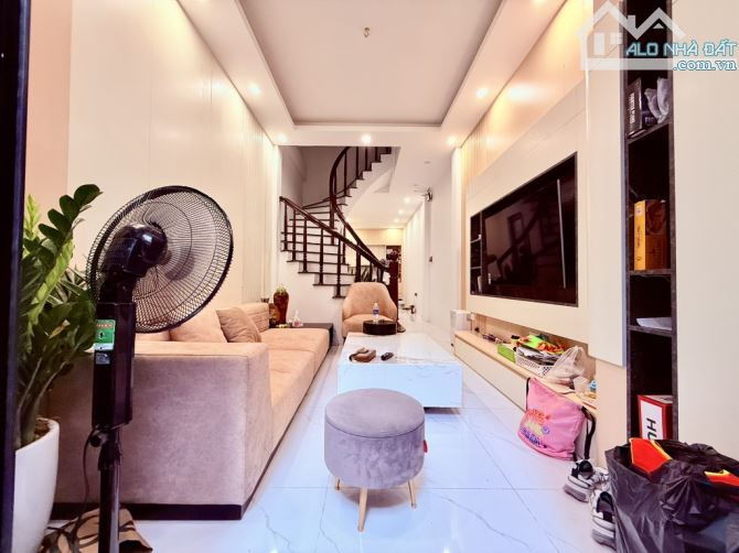 Khâm Thiên - Nhà Đẹp Cạnh trường học - 41m - 4 Tầng - 8,8 Tỷ