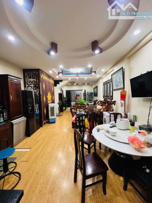 Chị gái cần bán nhà 36/14 Xuân Thủy 42m2, 4T, 10.3 Tỷ, ngay Trung tâm Cầu Giấy