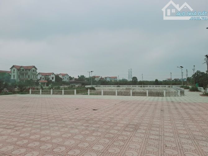 Bán đất _dt 101m_ xóm 8_ Nghĩa Trụ_Hưng Yên_Đường vỉa  hè _ oto tránh