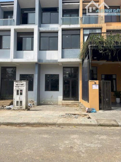 BÁN NHÀ 3,5 TẦNG AN CỰU CITY - CẠNH AEON MALL- GIÁ TỐT NHẤT THỊ TRƯỜNG