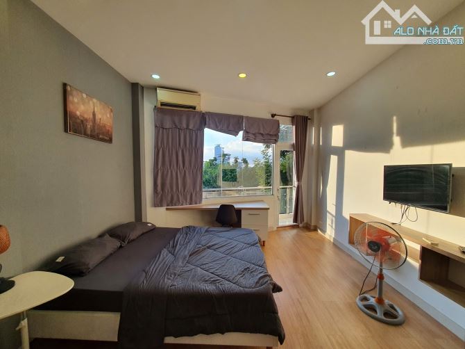Căn Hộ View Bờ kè Hoàng Sa Quận 3 Có Ban Công Gần Đại Học Kinh Tế, Cầu Lê Văn Sỹ