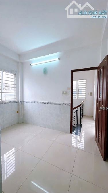 BÁN NHÀ QUẬN 4 VỊ TRÍ 1/ HẺM 3 GÁC GẦN MT 5 TẤM ĐÚC GIÁ 4TỈ 790 DT ĐẸP 8*5 KHU DÂN CƯ - 10