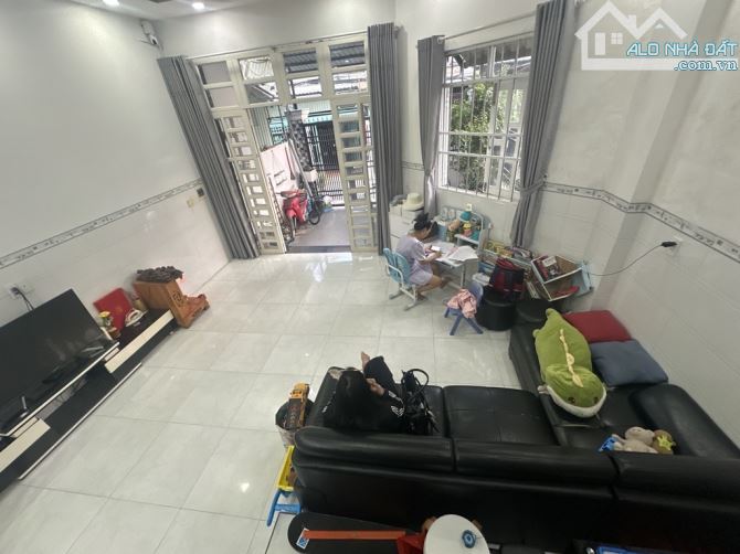 NHÀ VƯỜN GÓC 2 MẶT TIỀN - 1 TRỆT, 1 LẦU, SÂN THƯỢNG  - Diện tích đất: 93m2 ngang 5,5 x17 - 10