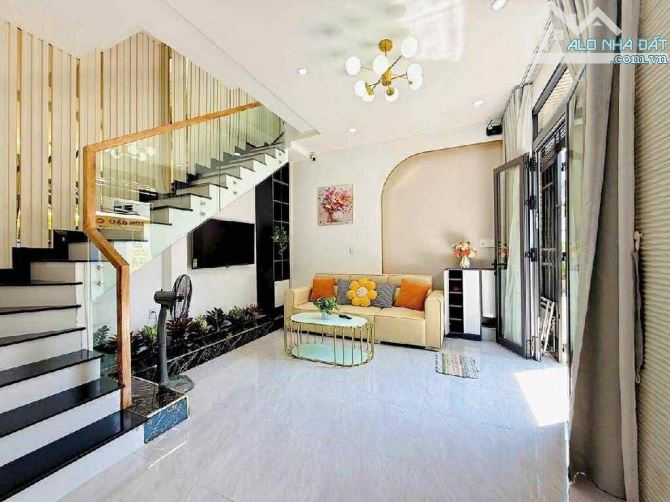NHÀ 3 TẦNG HẺM XE HƠI 44M GẦN NGAY CÔNG VIÊN LÀNG HOA CHỈ VỚI 4,35 TỶ - 11
