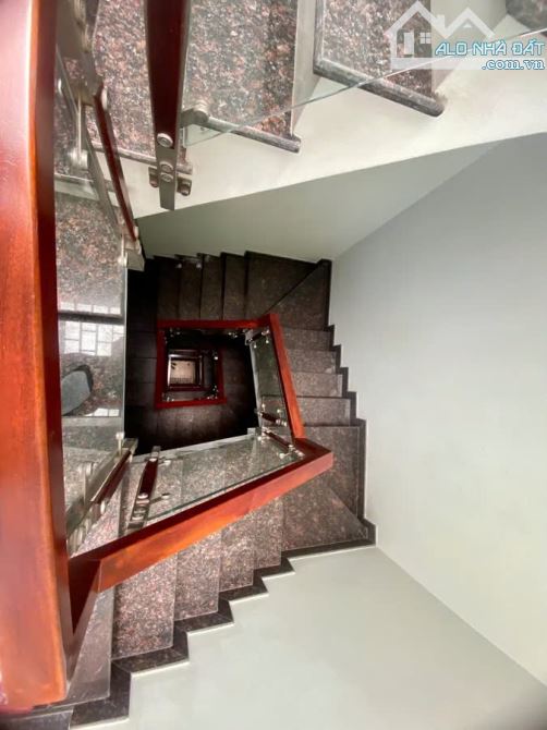Nhà 4 Tầng, Hẻm 10m Nguyễn Hữu Tiến, 86m2, 5x17.5, tiện ở + KD, giá mềm - 11