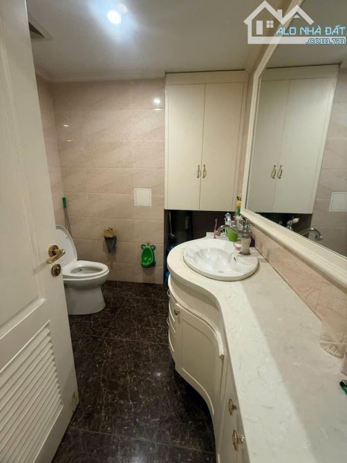 Bán căn Chung cư cao cấp mặt phố Thái Hà,3 ngủ, view hồ Hoàng cầu: 171m - 15 tỷ - 1