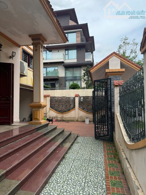 BÁN CĂN BIỆT THỰ 3 TẦNG – TUYẾN 2 LÊ HỒNG PHONG - Diện tích: 250m² - Ngang: 13,9 - 1