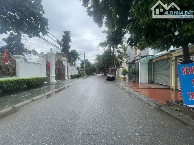 Bán Đất Mặt Đường Đông An Diện tích:121 m² ( Mặt Tiền 5.5m + lưu không = 6m - 1