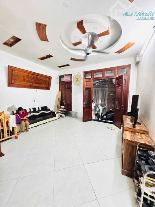 Bán nhà dân xây mới trung tâm Cầu Giấy DT 50m2×4Tầng ngõ thông gần trường đại học giá rẻ - 1