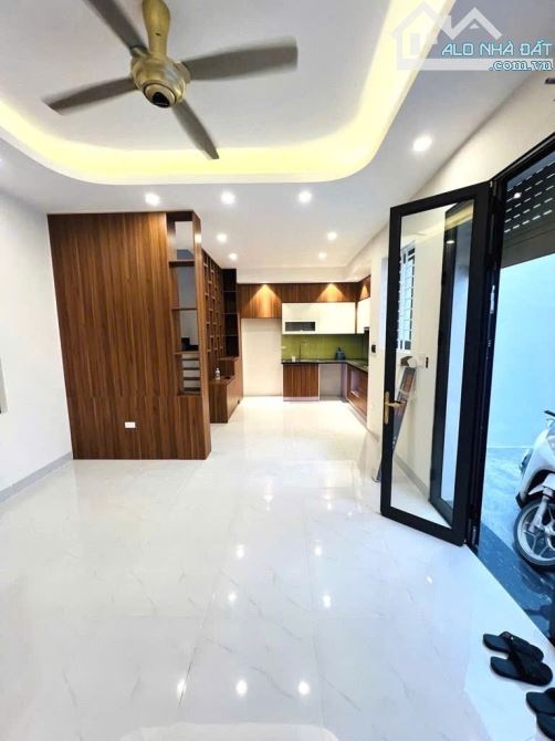 MỚI TINH - CHỦ ĐẦU TƯ UY TÍN - LÔ 4 CĂN CỰC ĐẸP GẦN HỒ TÂY - 1