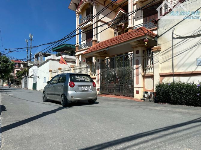 CHỈ HƠN 4 TỶ - ĐƯỜNG OTO 7 CHỖ ĐỖ CỬA - 50 M RA TRỤC CHÍNH KINH DOANH -SÁT SIÊU DỰ ÁN THÀN - 1